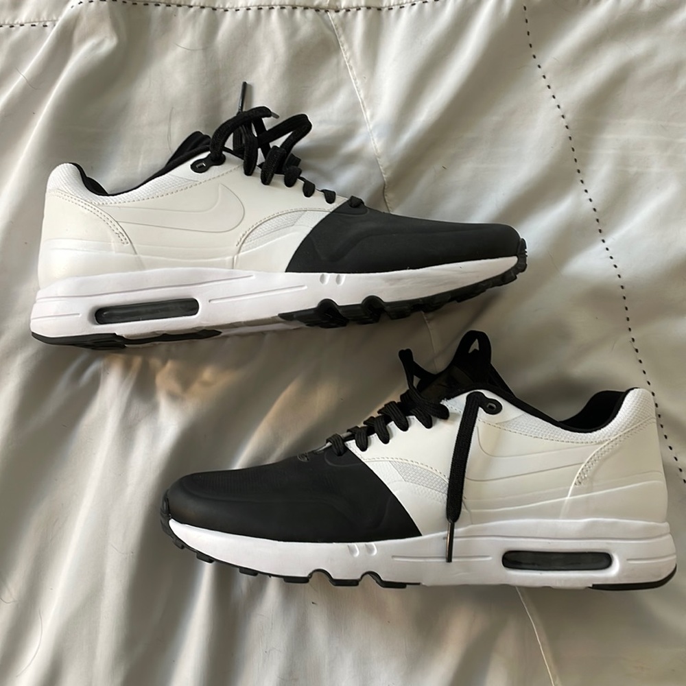 Nike Air Max - Like New
